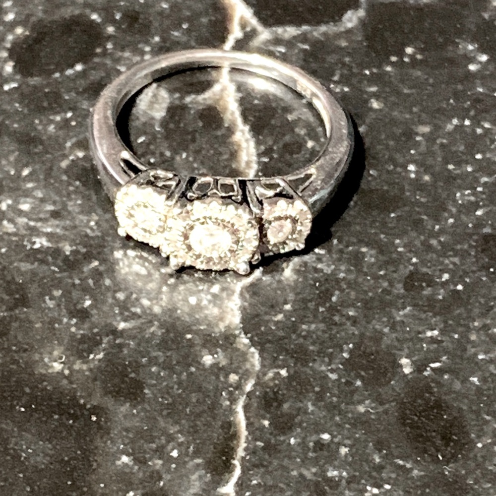 💍 New! 3 Stone Halo Diamond Silver Size 6 Ring 💎